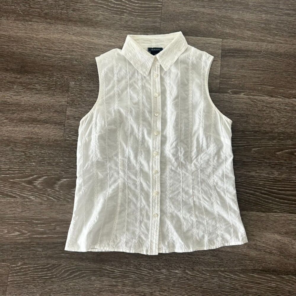 GANT White Sleeveless Cotton Blouse Size 6 Embroidered Eyelet Button Preppy Chic